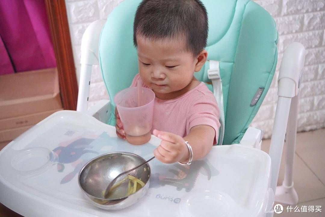 轻松收纳,安全舒适,宝宝的最佳小伙伴--贝影随行多功能儿童餐桌分享