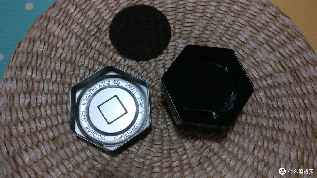 铁盒内部