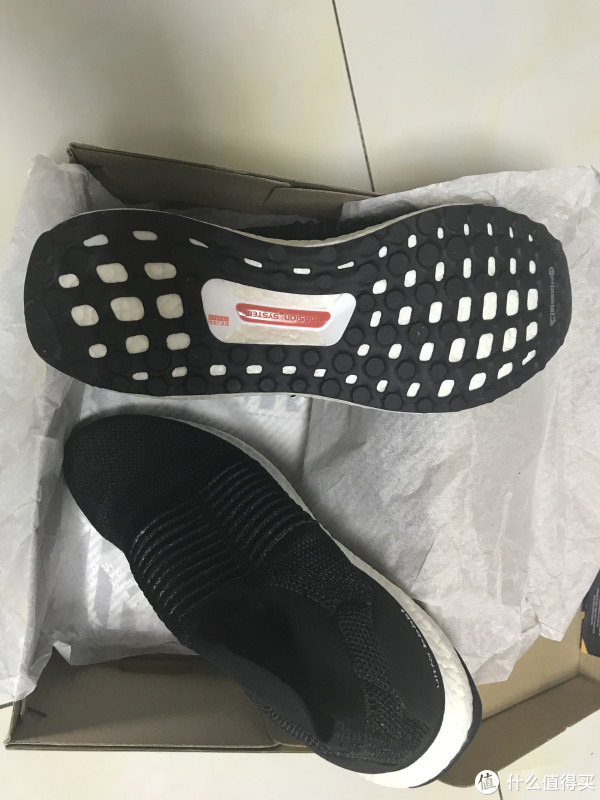 外观就是这样,黑色的鞋面,不太好看的出啥,鞋底是马牌防滑底,耐磨一般。