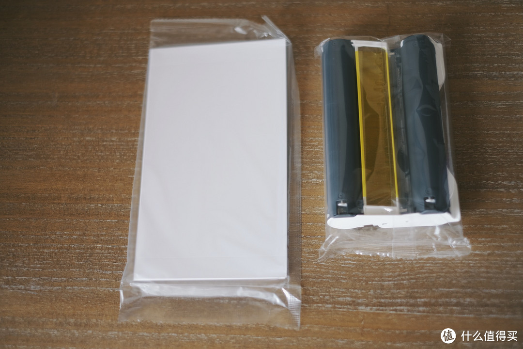 一盒内独立包装6包相纸，2个色带，方便使用。
