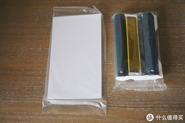 一盒内独立包装6包相纸，2个色带，方便使用。