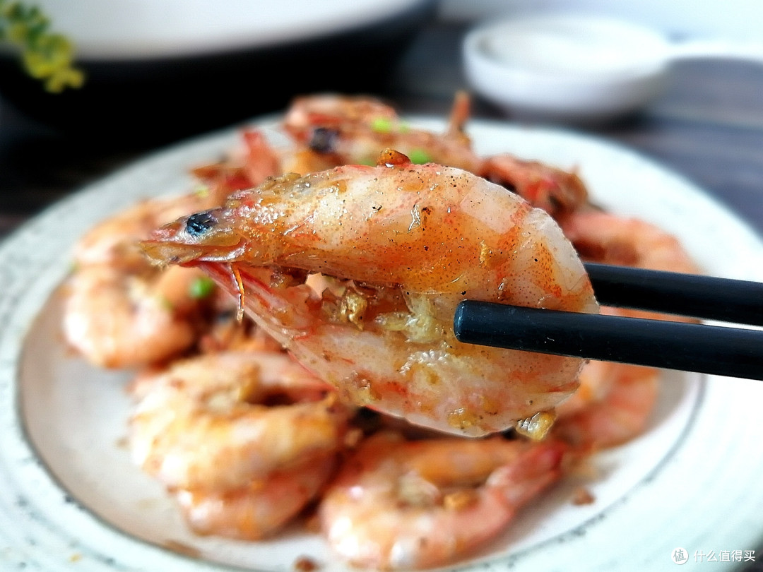 还只会煮盐水虾吗?大虾这样做,香酥美味,连壳都舍不得剥!