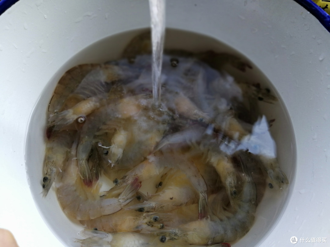还只会煮盐水虾吗?大虾这样做,香酥美味,连壳都舍不得剥!