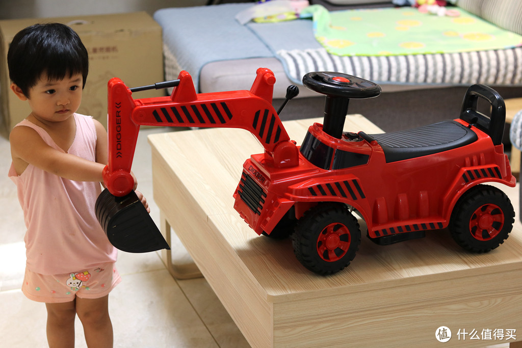 小米推出QBORN儿童挖掘机，可操控挖臂挖斗，电动油门安全防撞