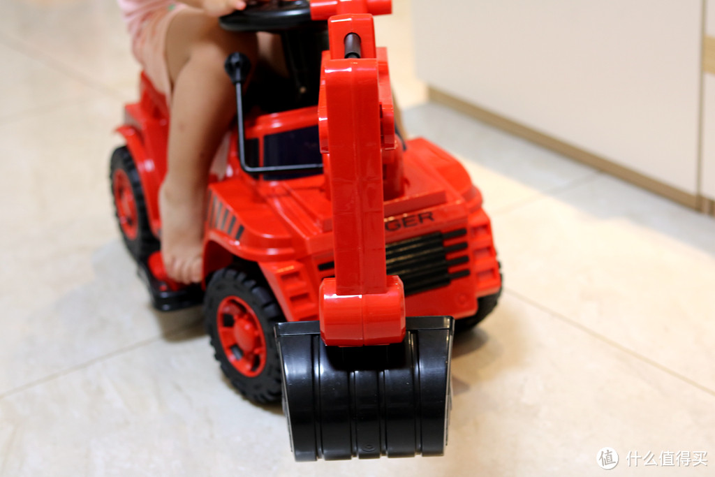 小米推出QBORN儿童挖掘机，可操控挖臂挖斗，电动油门安全防撞
