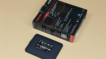 东芝XS700固态移动硬盘外观展示(接口|数据线|外壳|指示灯)