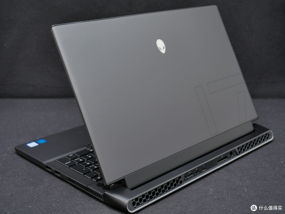 震惊!我竟然把朋友3w买的Alienware M17 R2给拆了