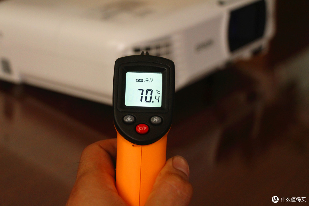 年轻人的家里都应该有一台巨屏高清看片神器，爱普生CH-TW610投影机上手体验！