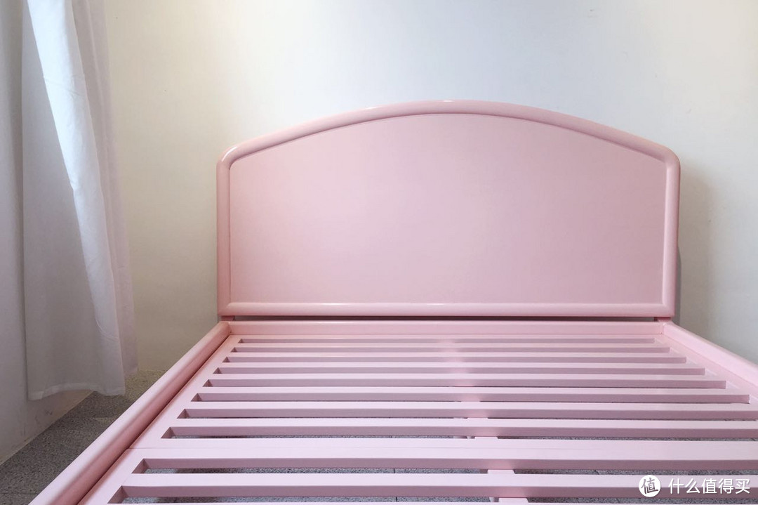 全实木制作的粉色公主床，送给女儿的礼物。