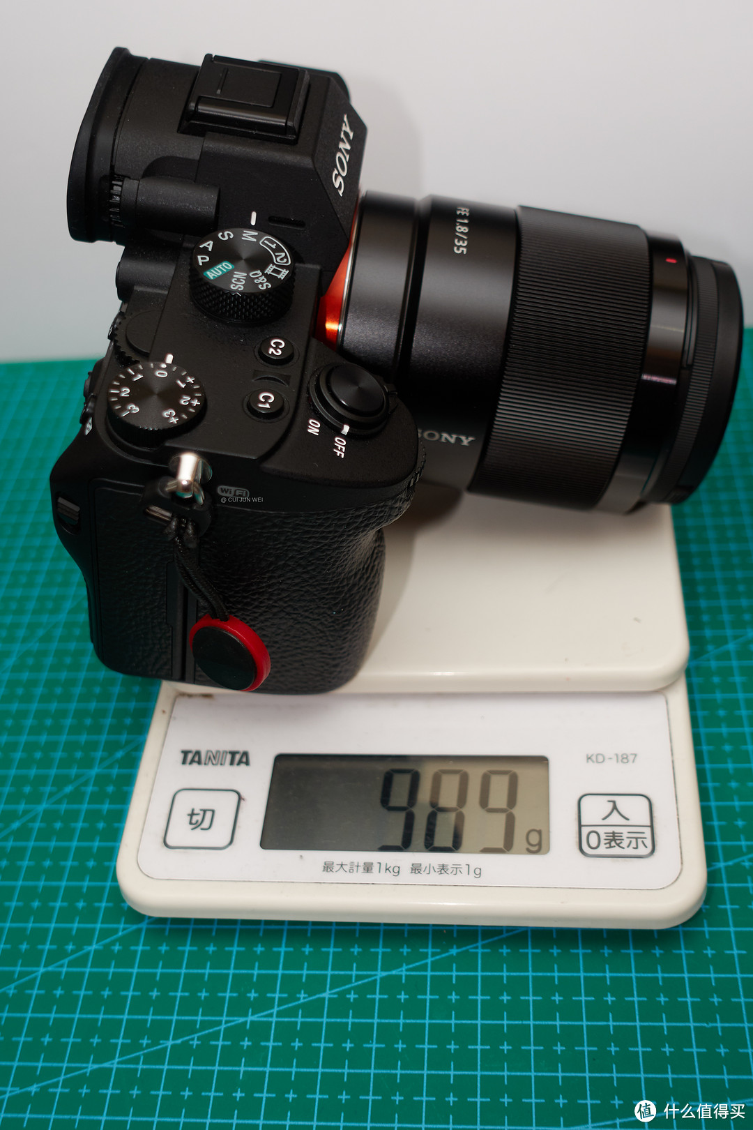 索尼新品35mm F1.8全画幅镜头开箱