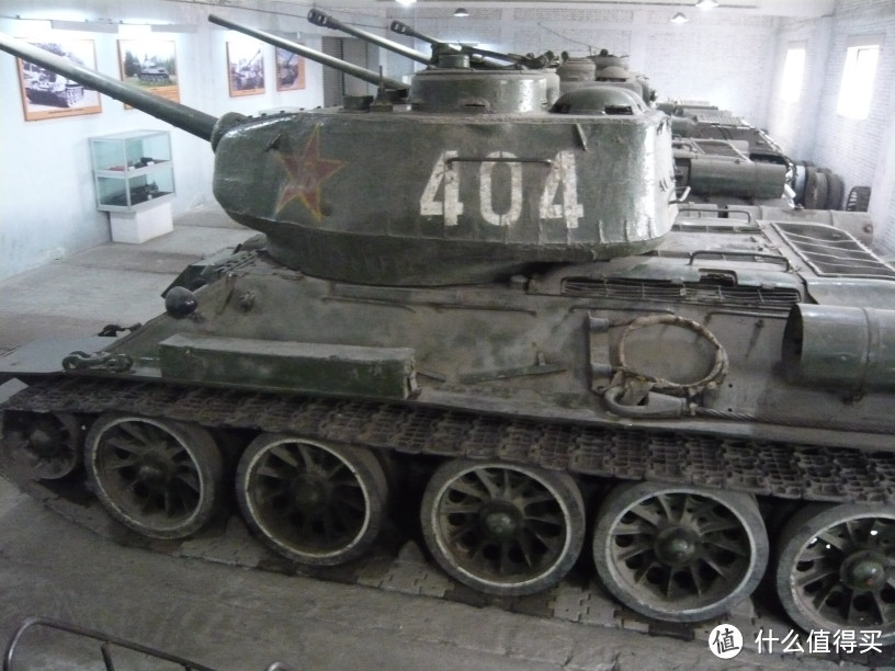 我在北京昌平坦克博物馆拍摄的T-34/85，注意炮塔上下部中间的焊接纹