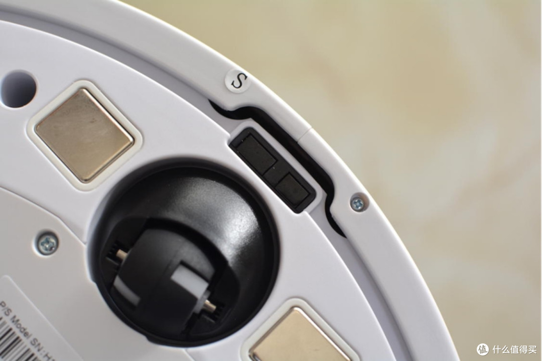 号称有天眼的卡浦(KAPOO)“一代目M6+”全能扫地机器人