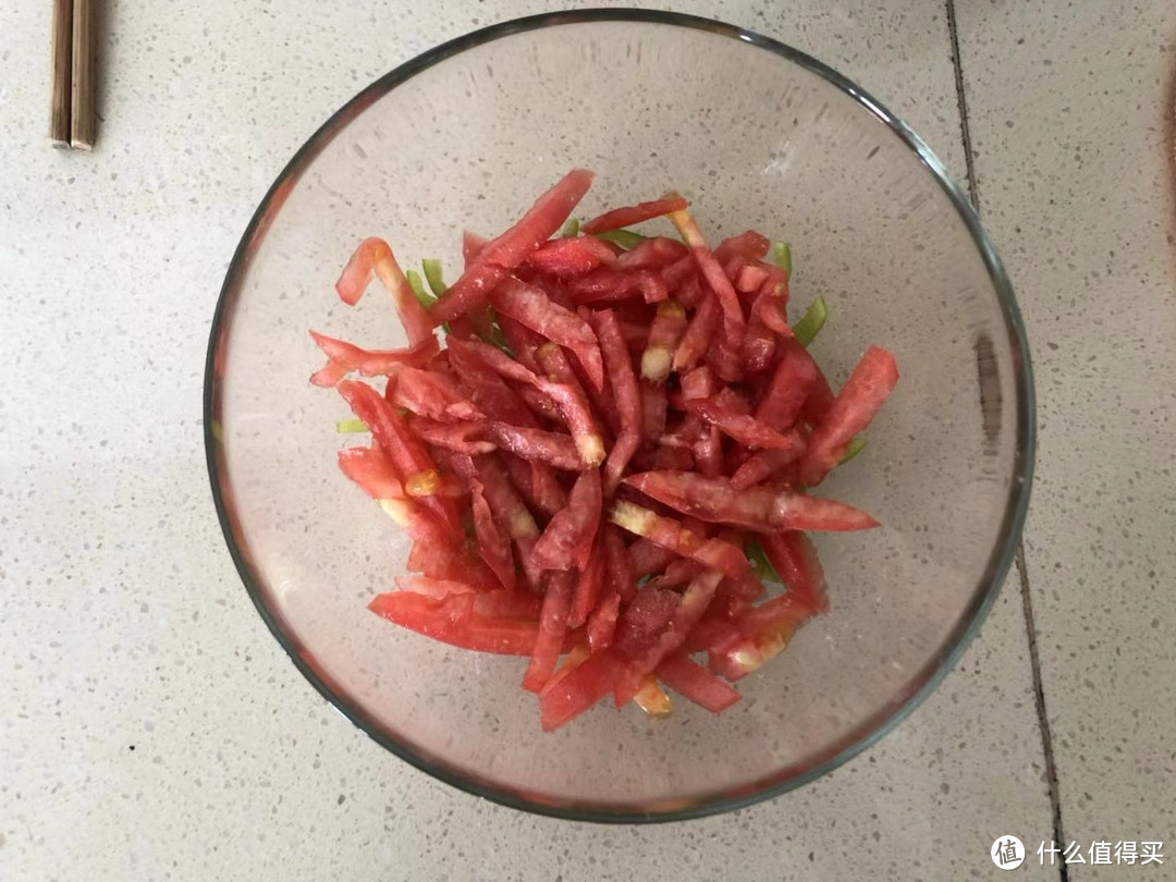 西红柿、辣椒是第一层
