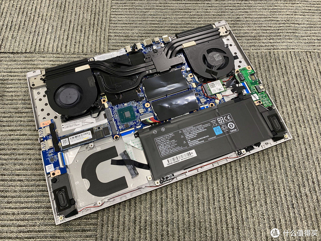 GTX1660Ti真香!机械革命Z2 Air-G外观/拆解/性能详测