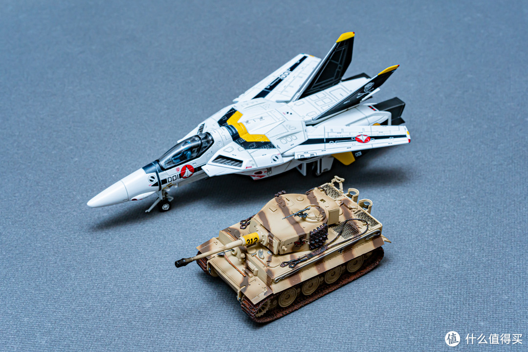 Ride of the Valkyries，Calibre Wings VF-1S 战机模型