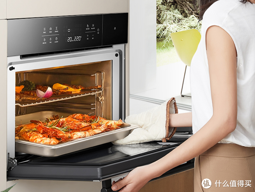是蒸烤一体机啊，更是预设多达50道菜谱的家庭智能厨师