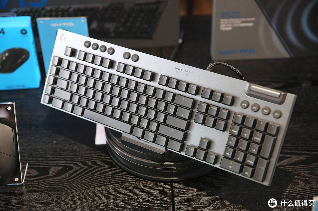 罗技发布G913/G813机械游戏键盘：超薄+矮轴+LIGHTSPEED+RGB