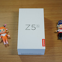 联想Z5S手机开箱展示(屏幕|充电线|快充头|配色|边框)