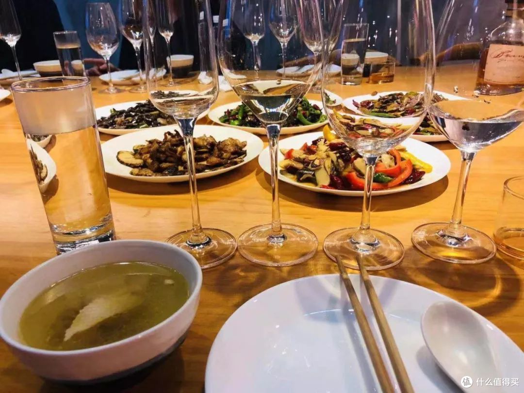 菌菇配酒 | 会吃喝的灵魂聚到一起,告诉你怎么搭更对味!