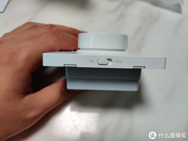 底部是真正的电源开关。