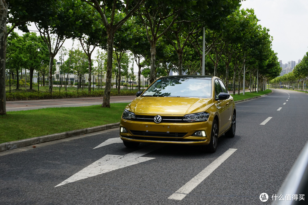 评车场No.78:年轻人的第一台车,选10万全新Polo还是4万二手飞度?