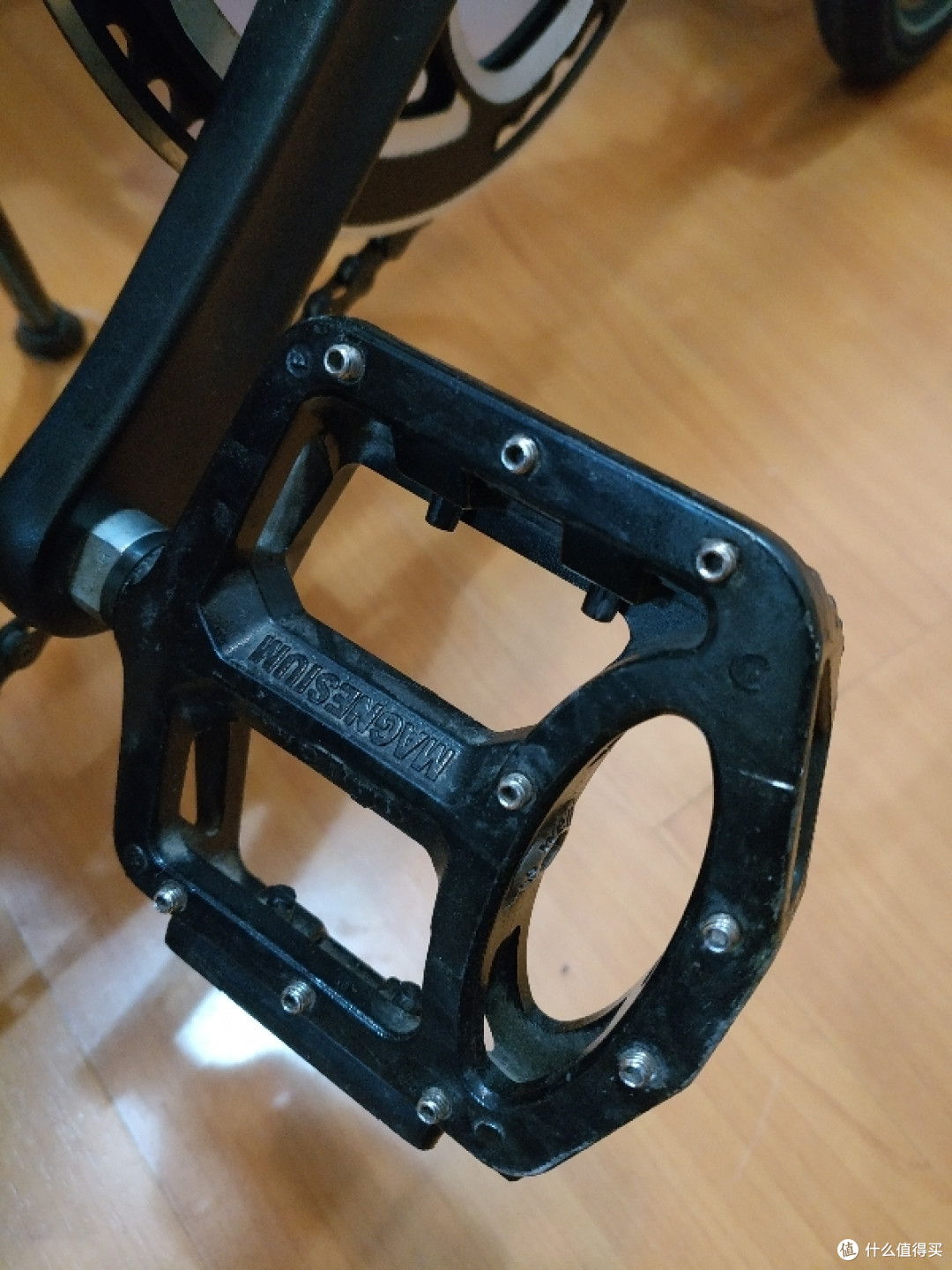 上面的螺丝就是限滑的