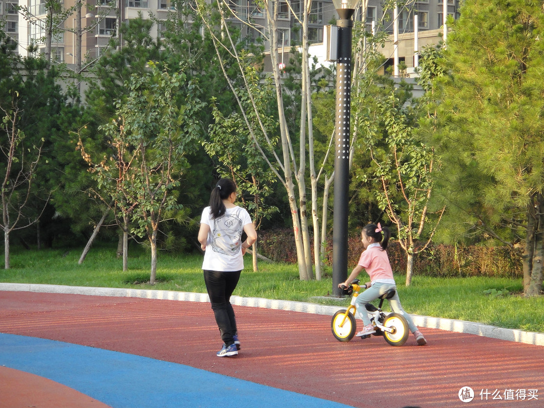 小人会骑的第一辆自行车——骑记两用安全儿童车