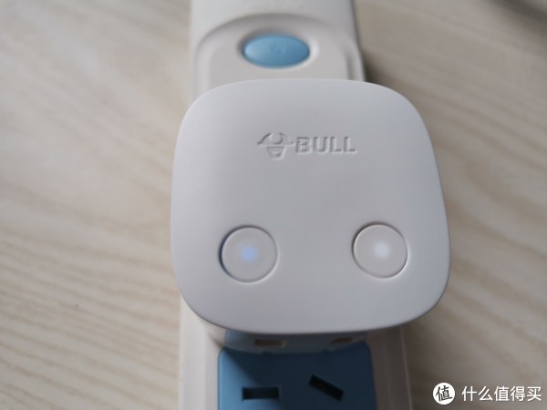 长按两秒按键，指示灯变成蓝色