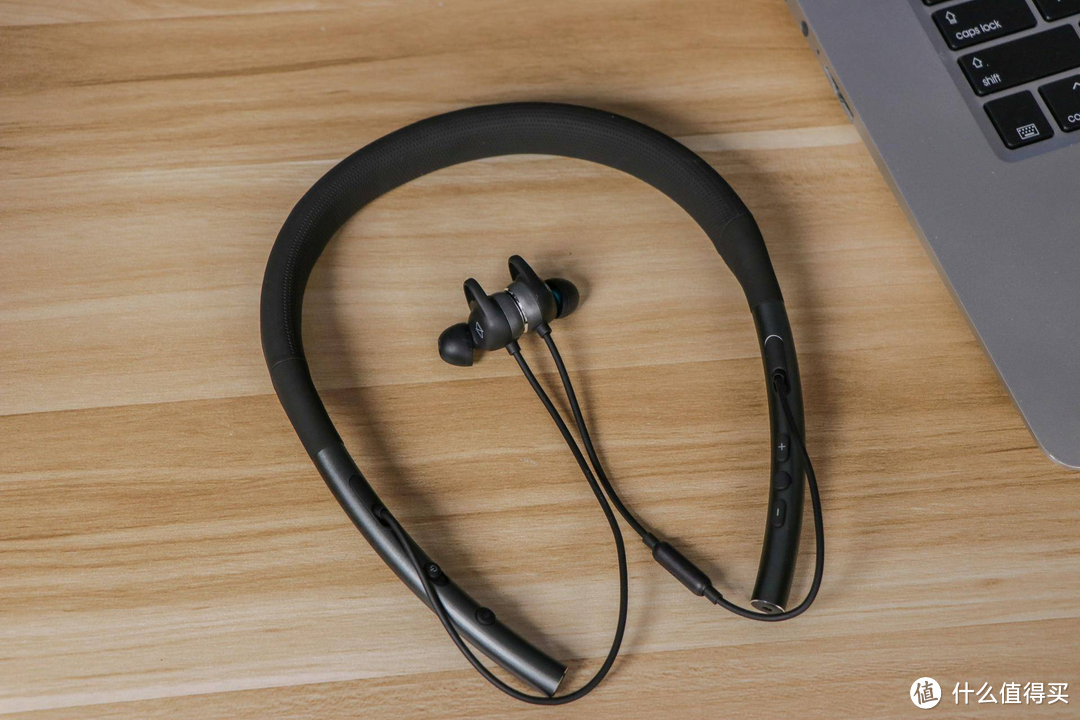 AKG N200NC 颈挂式降噪耳机上手测评，音质与实用性兼得的耳机