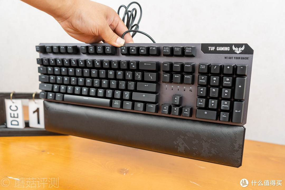 手感细腻，外观出色，配件良心、华硕TUF GAMING K7 光轴机械键盘