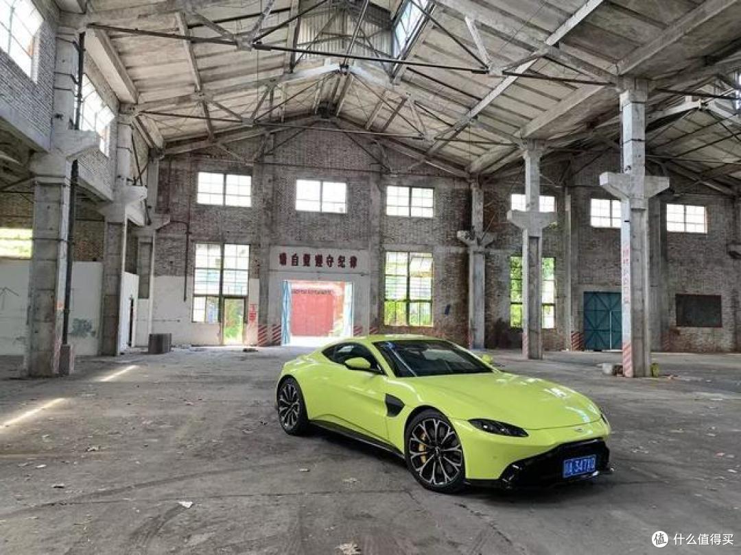 深度体验阿斯顿•马丁V8 Vantage:只为读懂你的美