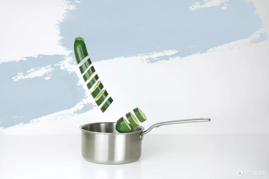 黄瓜低卡又饱腹,那么吃它能减肥吗?黄瓜减肥法靠谱吗?