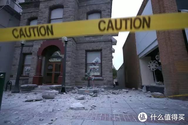 地震安全手册 | 弱震你还可以发朋友圈，强震知道该怎么办吗？