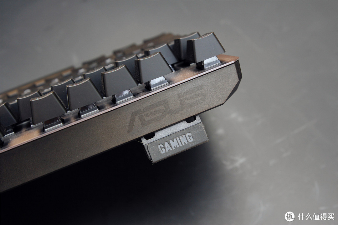 可在泥浆里翻滚的“特工”，华硕TUF GAMING K7光轴电竞键盘评测