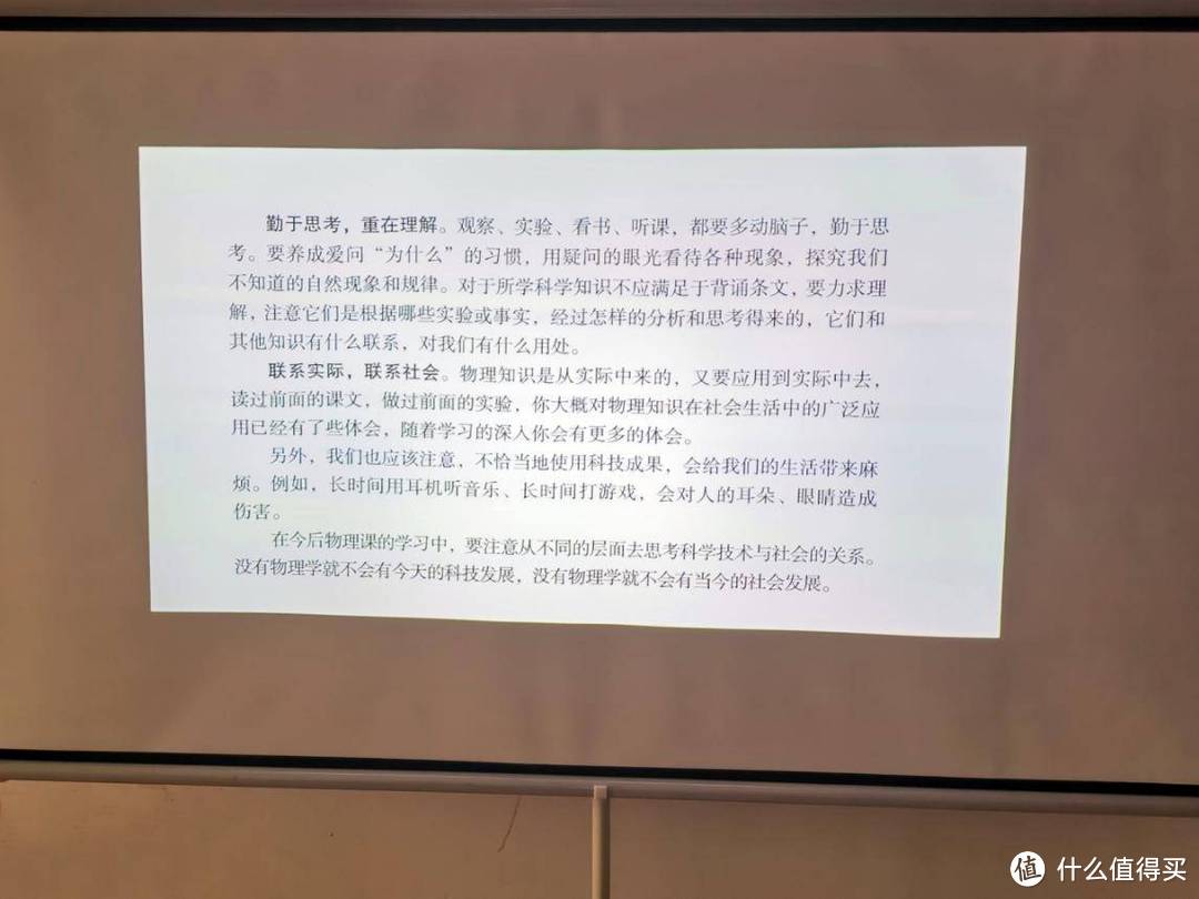 兼容主流系统的无线投屏，明基E580T：便携又强大的智能商务投影仪