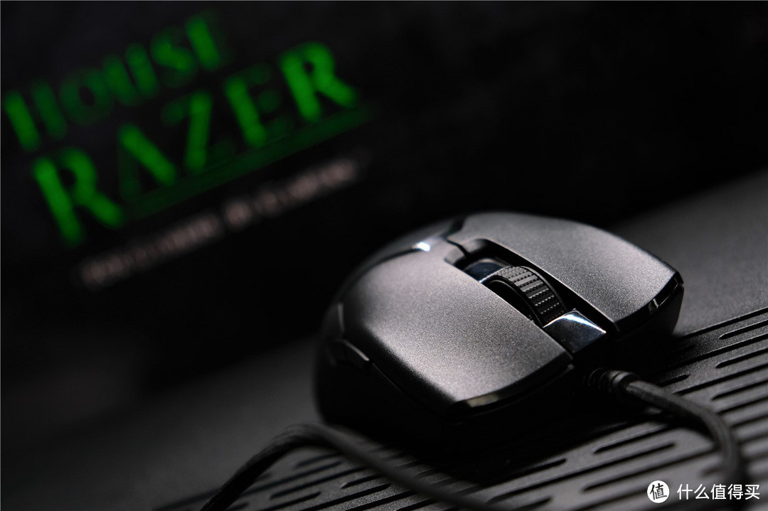 这个鼠标有个色色的名字：雷蛇Razer毒蝰69蛇鼠标