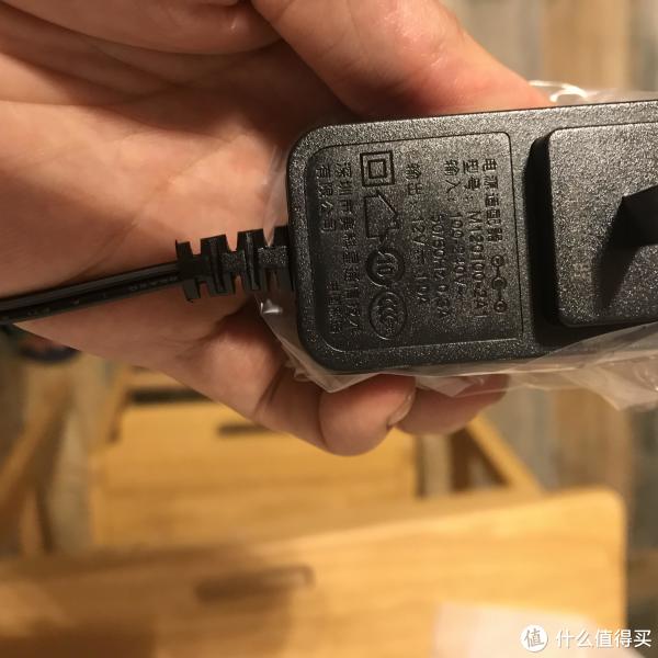 12伏，1安的电源，很常规