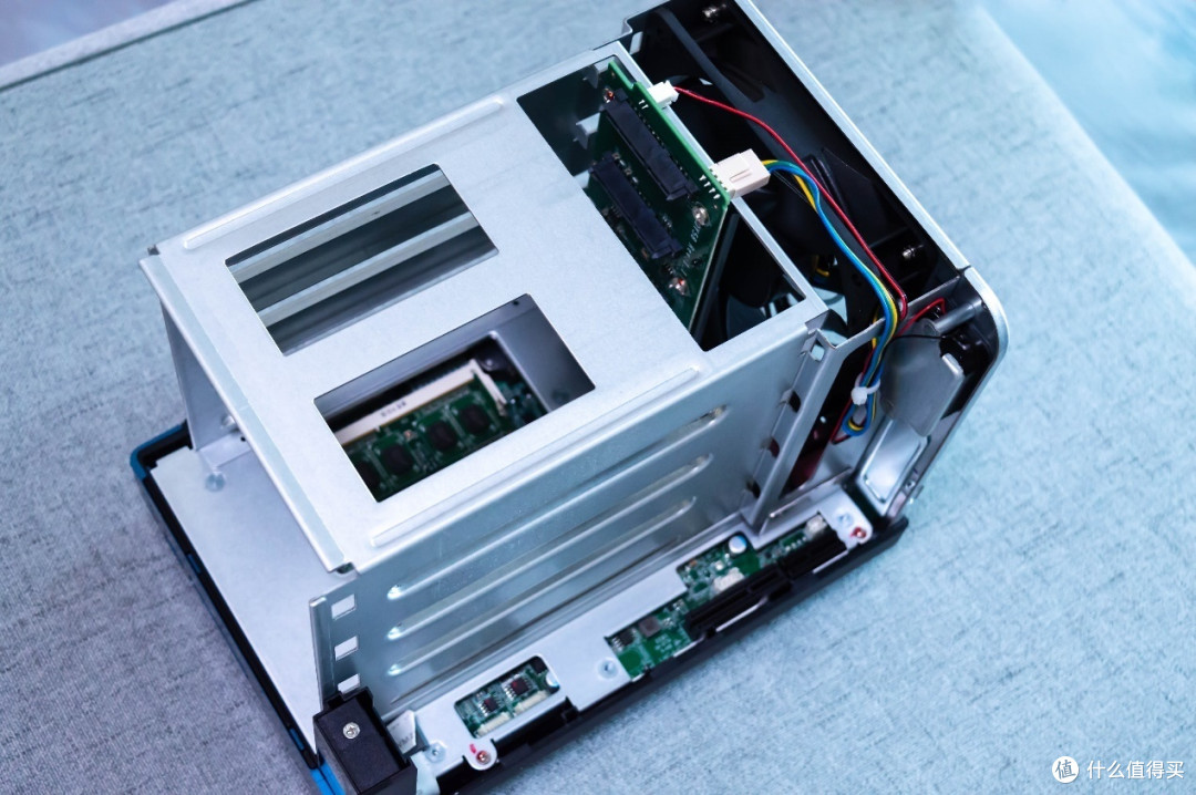 万兆网络、SSD加速 威联通TS-453B 搭配QM2 M.2 SSD端口与10Gbps网络扩展卡新玩法
