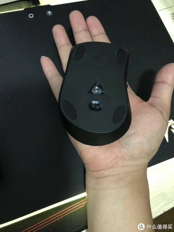 ROG STRIX CARRY灵刃抢先开箱评测