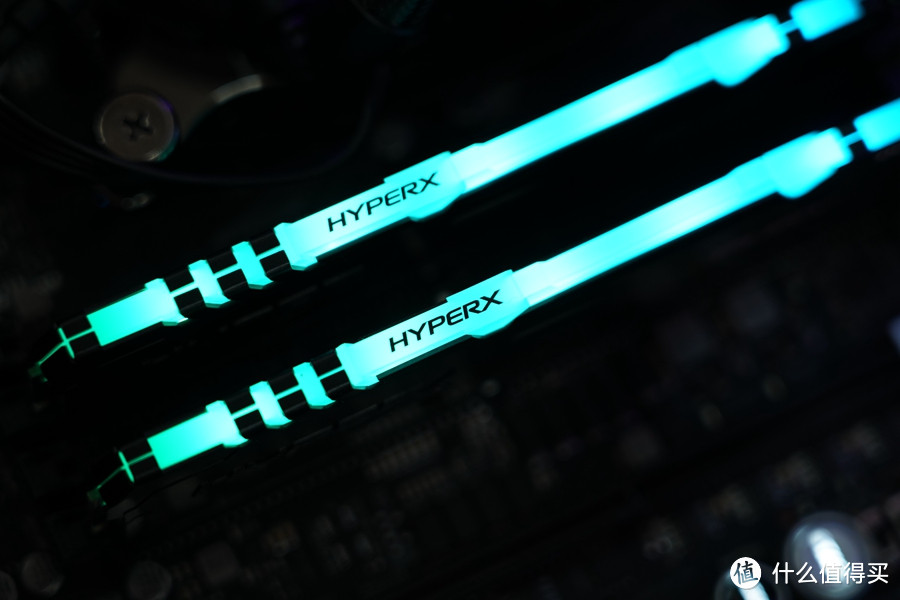 流光溢彩又性能十足：HyperX FURY DDR4 RGB雷电流光系列骇客神条内存测评