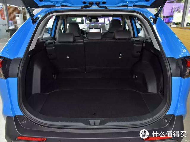 静态体验全新RAV4：用中大型车平台打造紧凑型SUV，CR-V会慌么