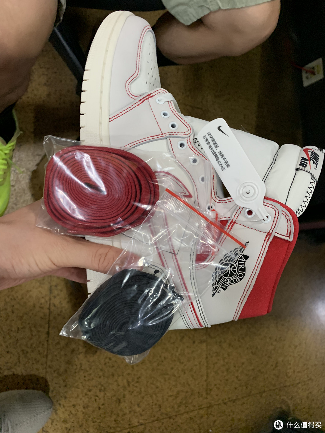 兔八哥  Air Jordan 1 High OG “Phantom”