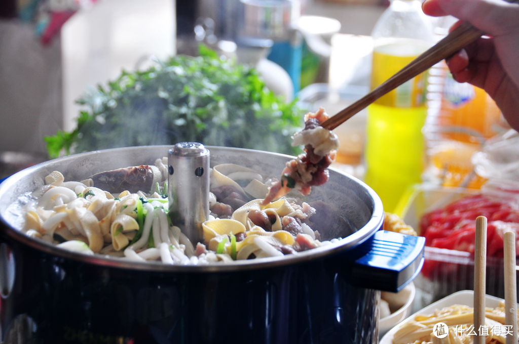 让吃火锅取食不必“浑水摸鱼”，臻米智能升降电火锅体验