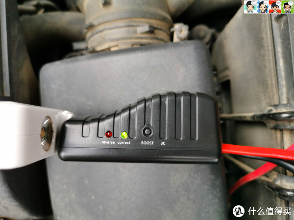 电瓶夹指示灯绿色常亮，准备就绪。