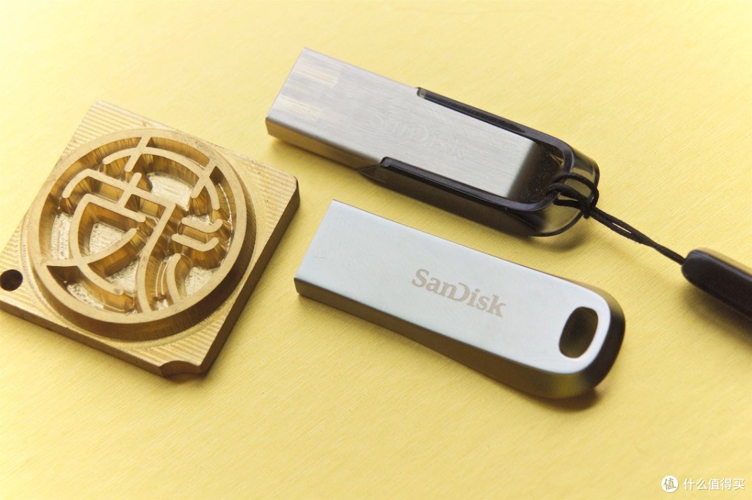 30秒一部小姐姐,全金属飙车的SanDisk CZ74至尊高速酷奂U盘