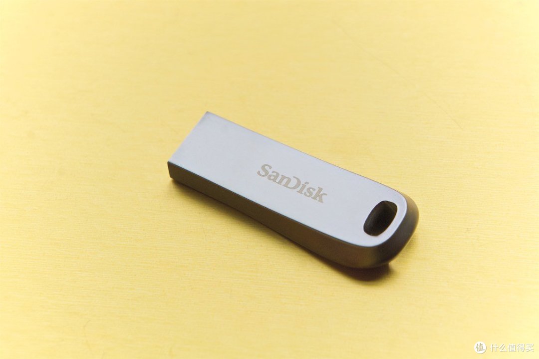 30秒一部小姐姐,全金属飙车的SanDisk CZ74至尊高速酷奂U盘