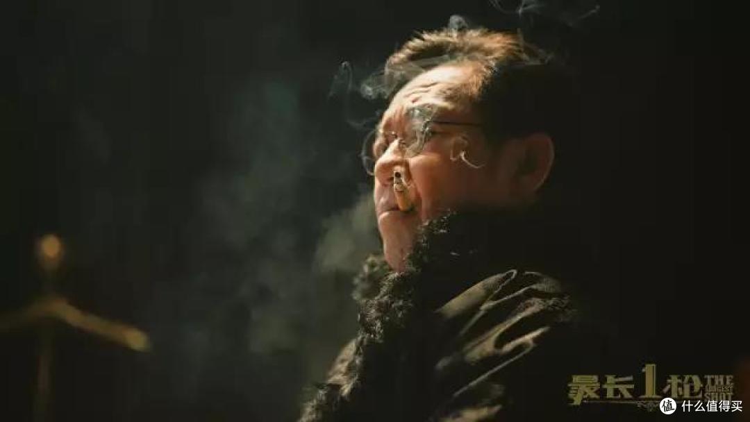 △ 李立群饰演的老杜，话不都却深谙大上海的“另一面”