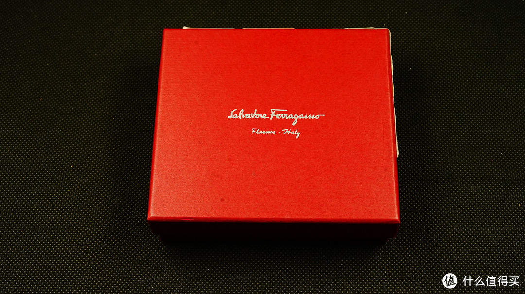 第一次买这个品牌：SALVATORE FERRAGAMO 菲拉格慕 Gancin系列 男士双折钱包