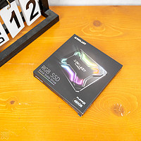 台电锋芒F600 RGB固态硬盘外观展示(LOGO|材质|接口|适配器|数据线)