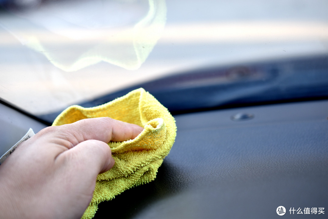 车内清洁大作战：DIY清洗汽车内饰，简单便宜不求人